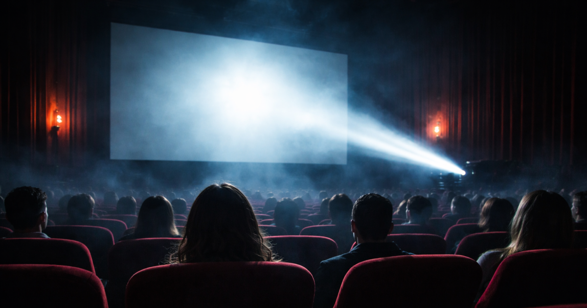 「深淵に触れる」という言葉から、少し暗めで雰囲気のある映画館の内部をイメージした画像。